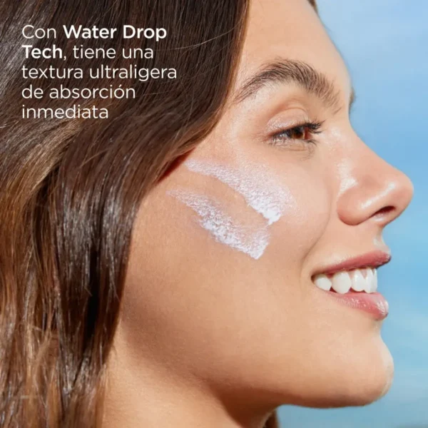 ES_1349_TH_FPFUSIONWATERMAGICSPF5050ML_HOVER_TEXTURE_1